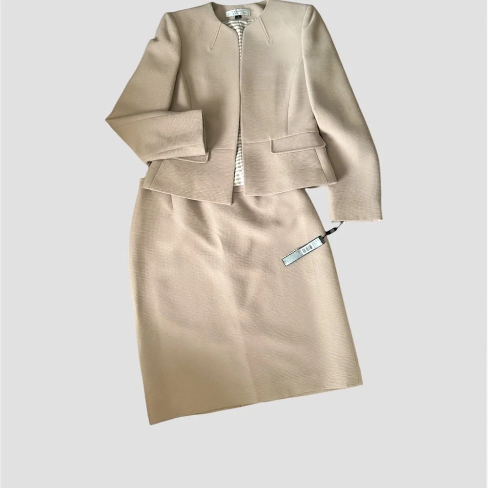 Tahari Jenn scoop neck textured Crepe skirt suit set - Picture 3 of 10